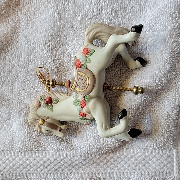 Carosel horse ornaments - Picture 5 of 10